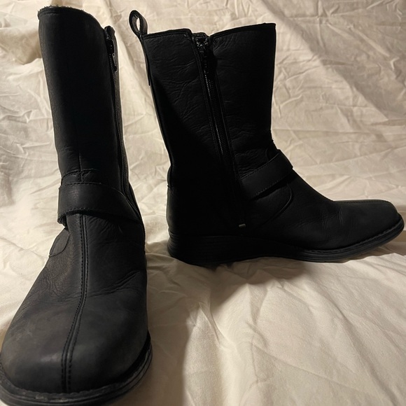 Merrell Women’s waterproof boots, Travvy Mid, size 8.5 - Picture 4 of 6